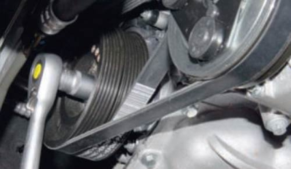 Ремень грм форд фокус 3 где находится. 6 грм. Форд фокус 3 через сколько менять ремни. 6 100. Ремень генератора форд фокус 1.