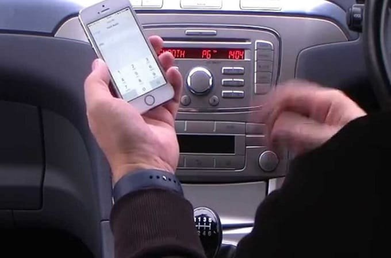 Как подключить айфон к автомобилю через блютуз. Форд фокус 2 2006 года блютуз. Как подключить телефон через блютуз к форду. Aux bluetooth форд фокус 2014 года. Как подключить телефон через блютуз к форду.