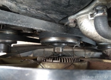 Замена ремня генератора на автомобиле Форд Транзит с двигателем 2.4
