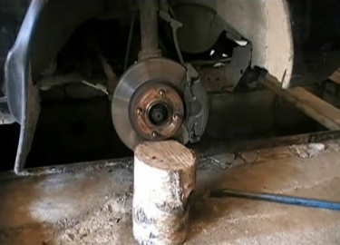 В этой статье будет детально описан процесс замены передних сайлентблоков на Ford Mondeo в домашних условиях.