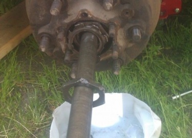 Как своими рукаме заменить задний ступичный подшипник автомобиля Форд Транзит
