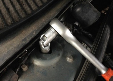 Пошаговое руководство по самостоятельной замене опорного подшипника Ford Mondeo в домашних условиях. Фотоотчет как заменить опорный подшипник Форд ...