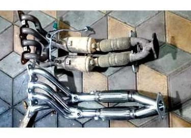 Замена выпускного коллектора в автомобиле Ford Focus 2 Торцевой ключ Гаечный ключ на 13 Гаечный ключ на 22 Отвертка плоская средняя Головка для тор...