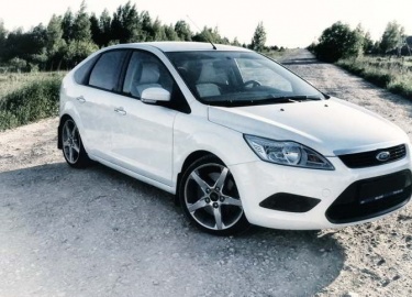 Ford Focus – автомобиль С-класса, выпускаемый с 1998 года вместо устаревшей на тот момент модели Escort. Первое поколение «Фокус» имело три типа ку...