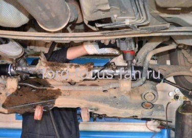 Пошаговое руководство по снятию топливного бака автомобиля Форд Фокус второго поколения
