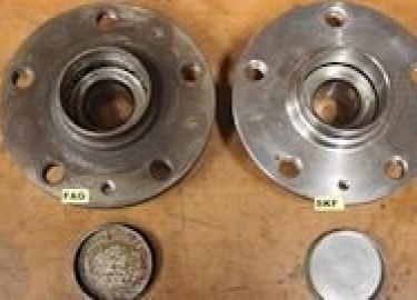 Замена переднего левого ступичного подшипника Загудел, так загудел… Виной всему левый ступичный подшипник. Экономить не стал, заказал fag 713678840...