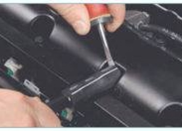 Ford Focus 2 > Ремонт автомобиля > Двигатель 1,4 Duratec и 1,6 Duratec > Проверка и регулировка тепловых зазоров в приводе клапанов Операция по