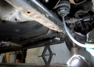 Инструкция по замене топливного фильтра на автомобиле Форд Мондео 4 с дизельным двигателем 2.0TDCi. Видео и фото.