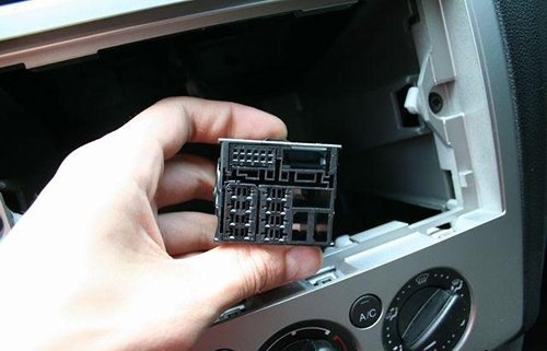 Самостоятельная установка радиоприемника в Ford Focus