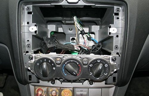 Самостоятельная установка радиоприемника в Ford Focus
