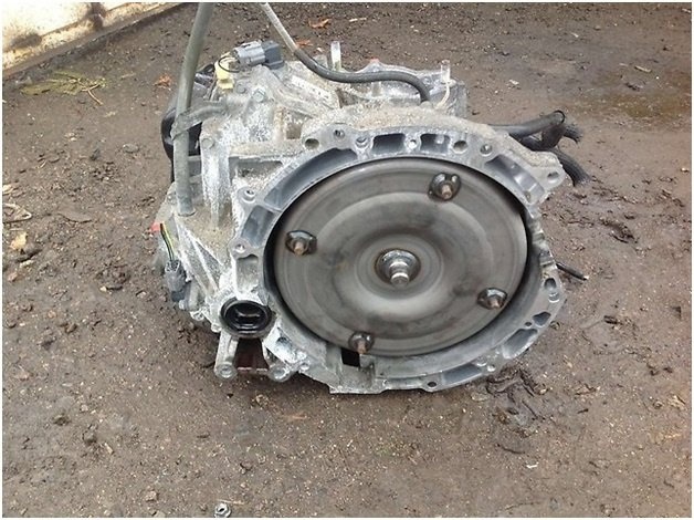 Снятие автоматической коробки передач с автомобиля Ford Focus 2
