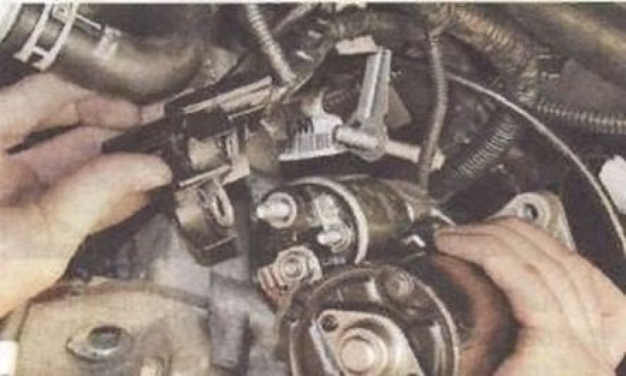 Снятие стартера форд транзит. 2 дизель. Стартер форд транзит 2001. 2 дизель 155. Снятие стартера форд транзит.